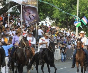 Feria de Cali Cabalgata Fuente farm8 staticflickr com