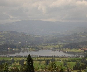 Lago Sochagota - Paipa (Fuente: www.panoramio.com - Por Mauricio Becerra Ruiz)